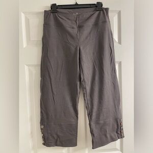 Neon Buddha New w/out Tags Pants Womens Small Grey Capri Cropped Yoga Buttons